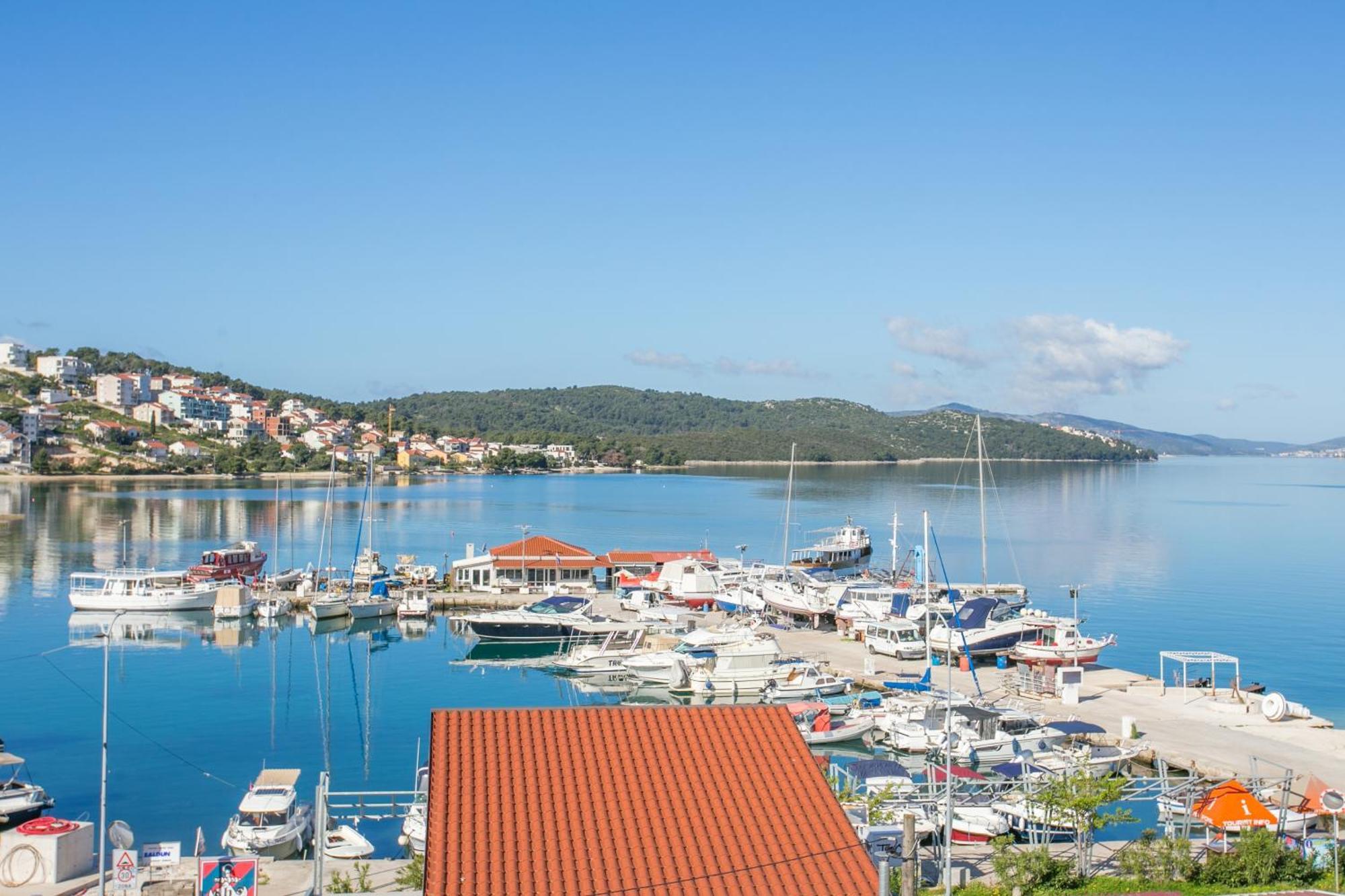 Seaside Apartments With A Swimming Pool Okrug Gornji, Ciovo - 11374 Τρογκίρ Εξωτερικό φωτογραφία