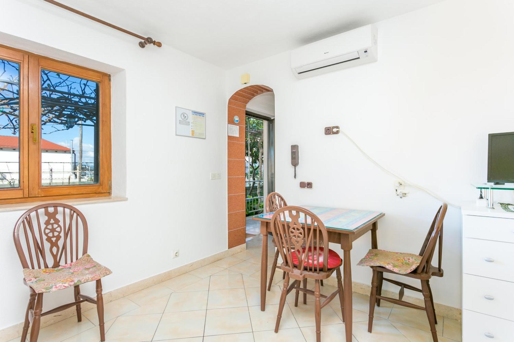 Seaside Apartments With A Swimming Pool Okrug Gornji, Ciovo - 11374 Τρογκίρ Εξωτερικό φωτογραφία