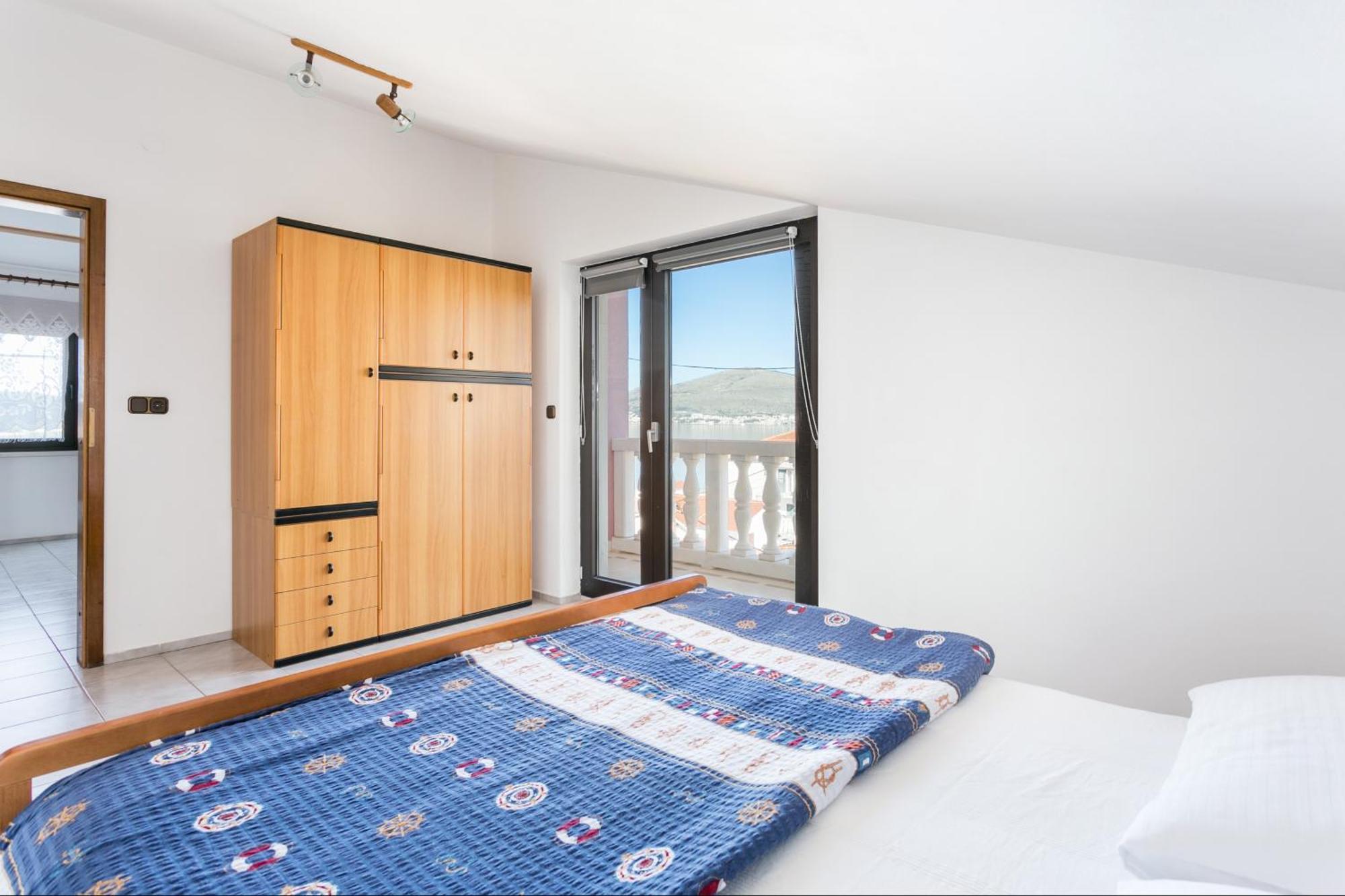 Seaside Apartments With A Swimming Pool Okrug Gornji, Ciovo - 11374 Τρογκίρ Δωμάτιο φωτογραφία
