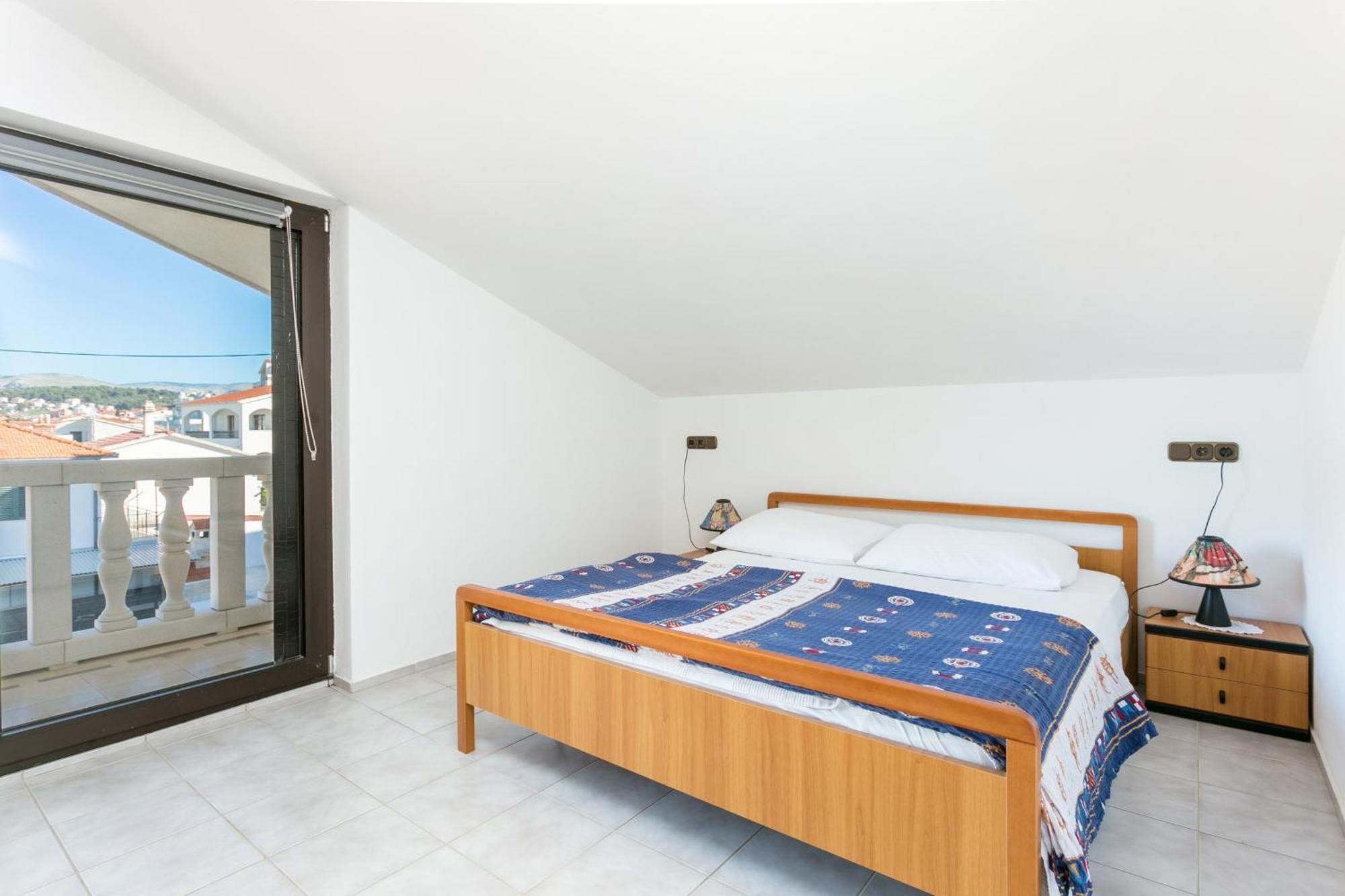 Seaside Apartments With A Swimming Pool Okrug Gornji, Ciovo - 11374 Τρογκίρ Εξωτερικό φωτογραφία