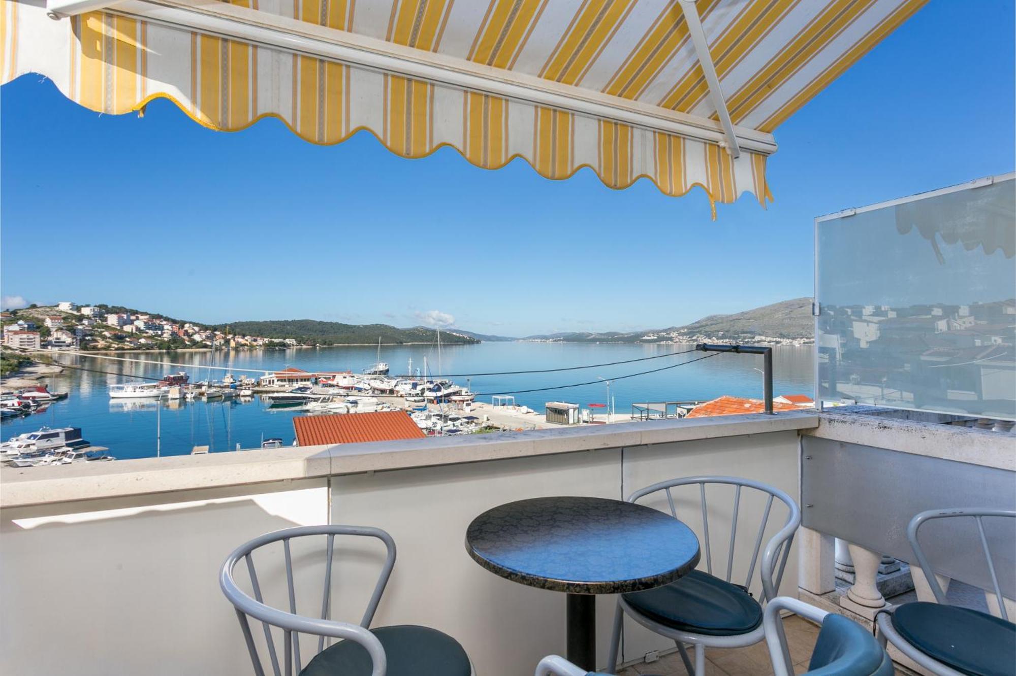 Seaside Apartments With A Swimming Pool Okrug Gornji, Ciovo - 11374 Τρογκίρ Εξωτερικό φωτογραφία