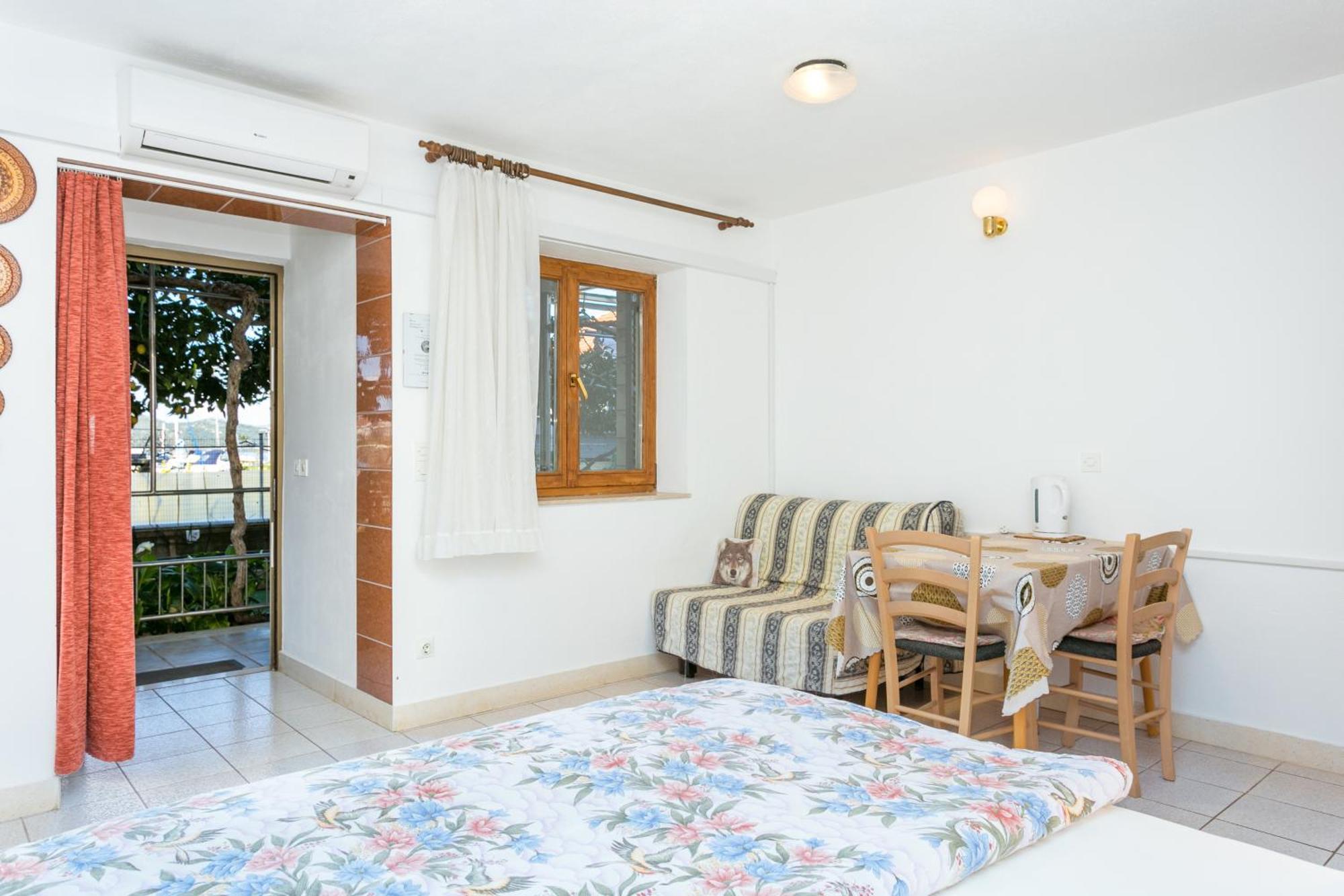 Seaside Apartments With A Swimming Pool Okrug Gornji, Ciovo - 11374 Τρογκίρ Δωμάτιο φωτογραφία